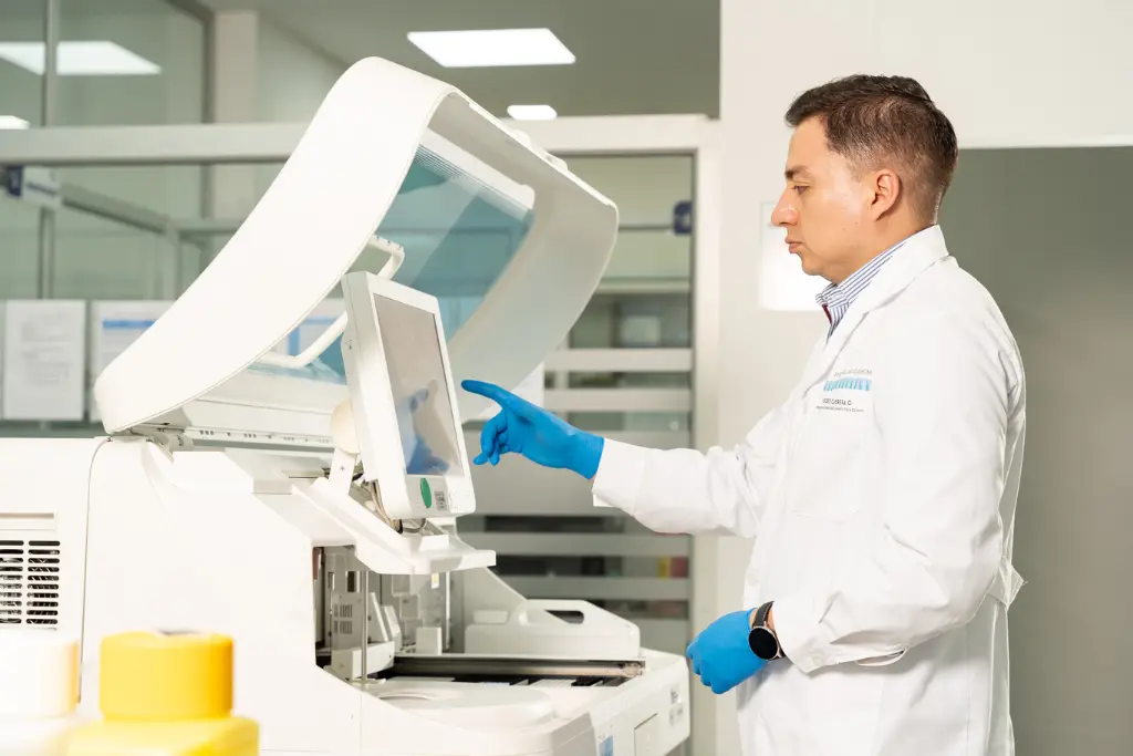 equipo Cobas e411 laboratorio clinico cabrera