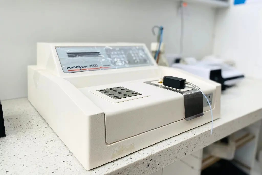 lector de Elisa laboratorio clinico cabrera